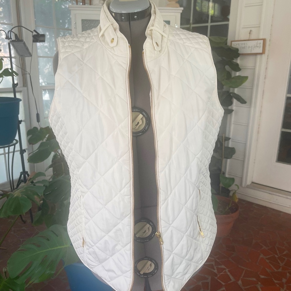 Crown and Ivy White Zip Up Vest